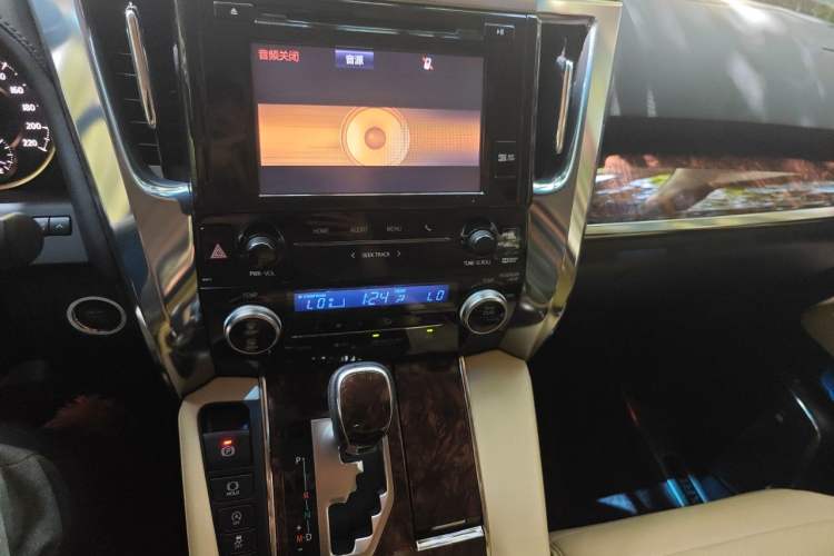 Used Toyota Alphard 2018 Revised Version 3.5L Luxury Edition Audio And AC Panel