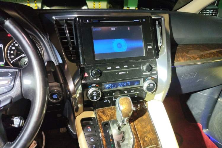 Used Toyota Alphard 2018 Revised Version 3.5L Luxury Edition Audio And AC Panel