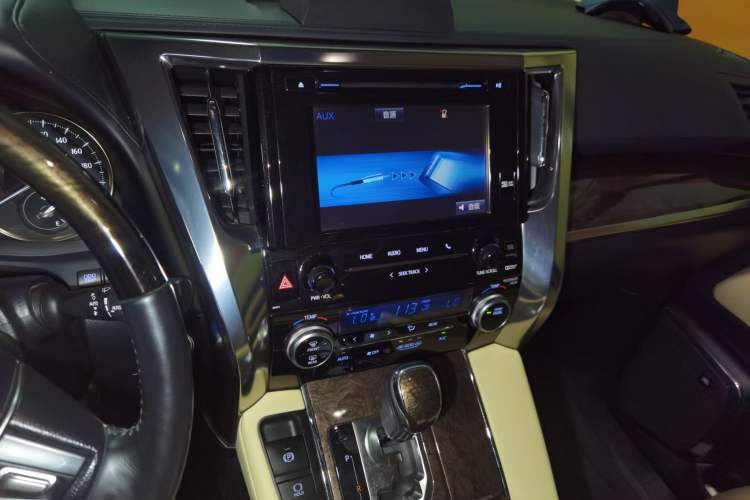 Used Toyota Alphard 2018 Revised Version 3.5L Premium Edition Audio And AC Panel