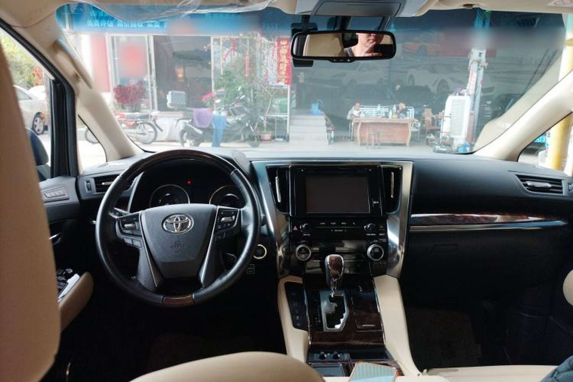 Used Toyota Alphard 2018 Revised Version 3.5L Luxury Edition Center Console