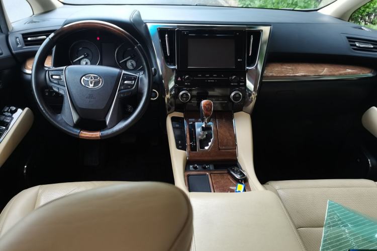 Used Toyota Alphard 2018 3.5L Luxury Edition Center Console