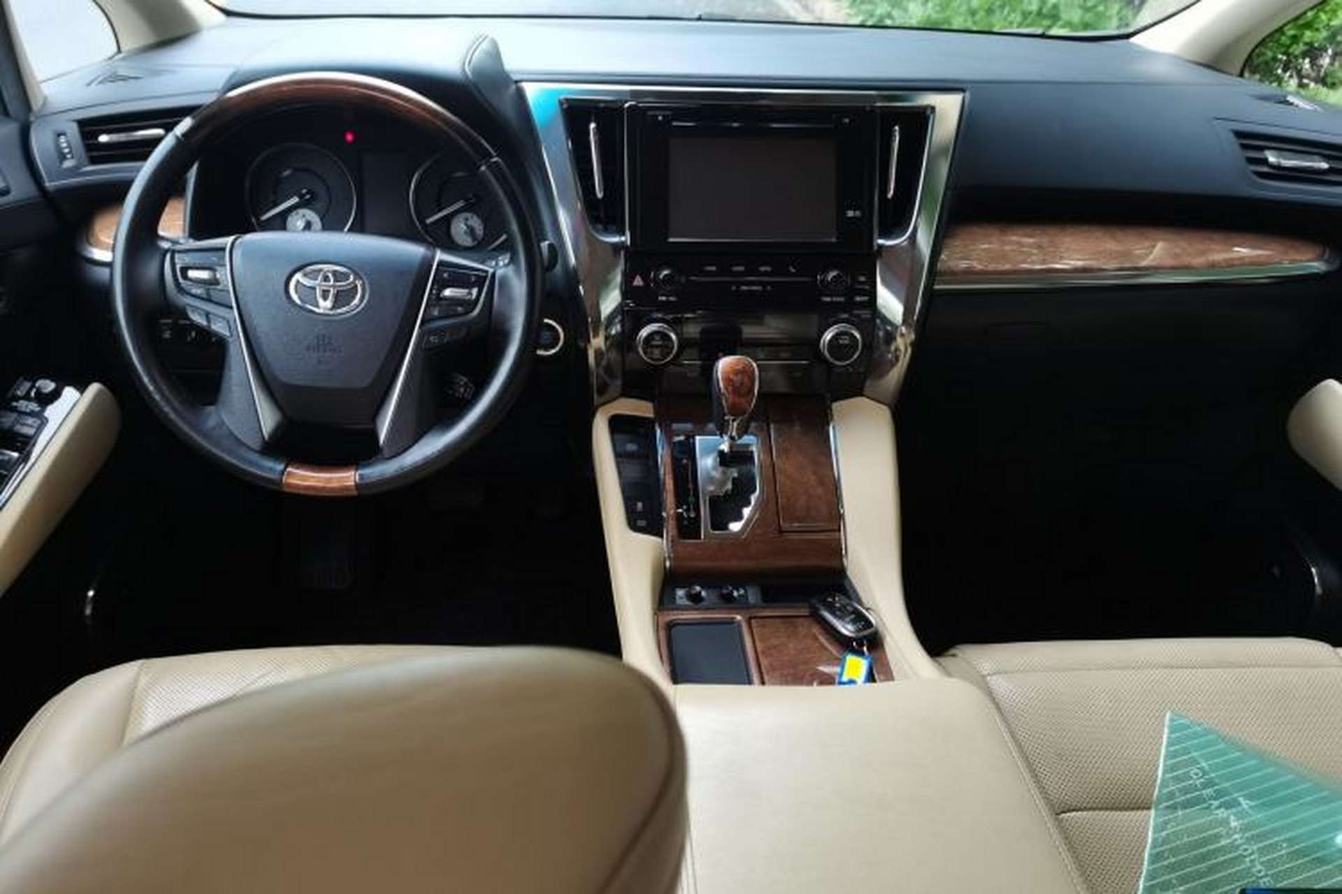 Used Toyota Alphard 2018 3.5L Luxury Edition Center Console
