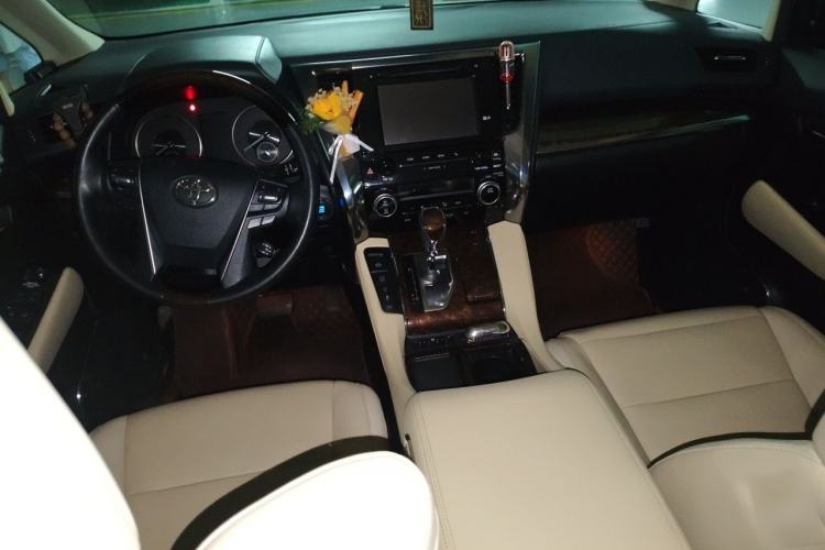 Used Toyota Alphard 2018 Revised Version 3.5L Luxury Edition Center Console