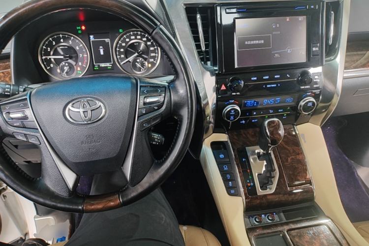 Used Toyota Alphard 2018 Revised Version 3.5L Luxury Edition Center Console