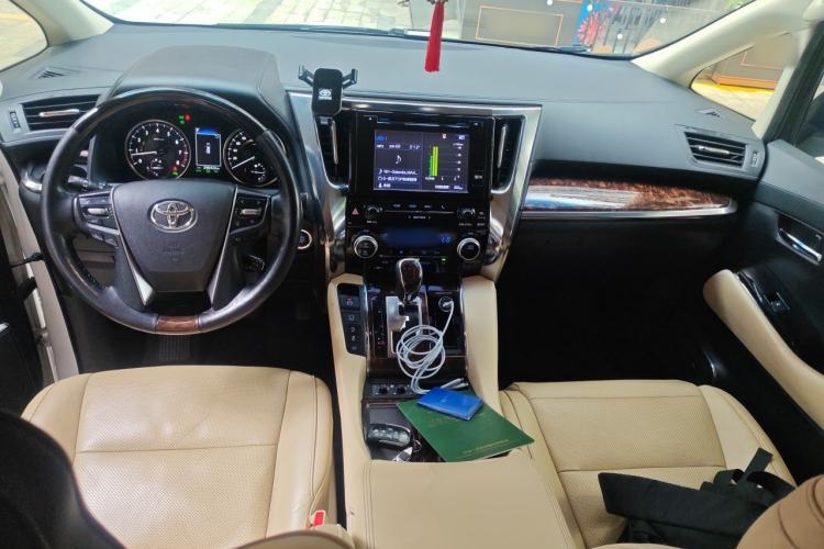 Used Toyota Alphard 2018 Revised Version 3.5L Luxury Edition Center Console