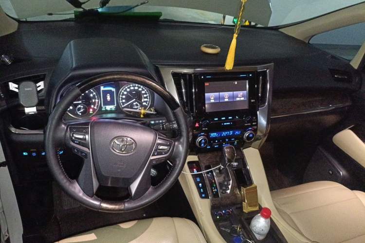Used Toyota Alphard 2018 Revised Version 3.5L Luxury Edition Center Console