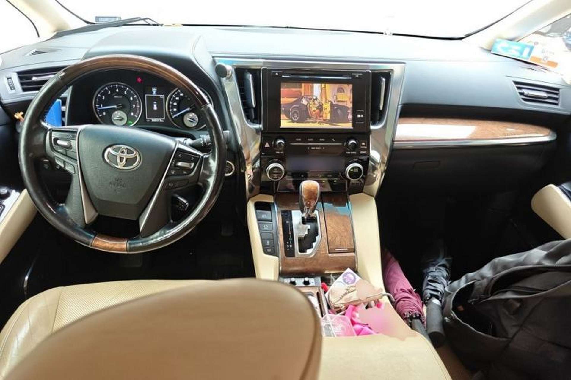 Used Toyota Alphard 2018 3.5L Luxury Edition Center Console