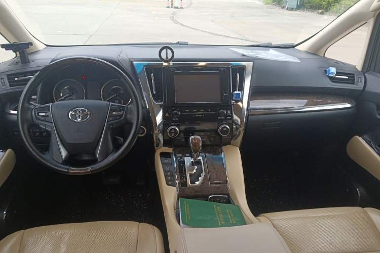 Used Toyota Alphard 2018 Revised Version 3.5L Premium Edition Center Console
