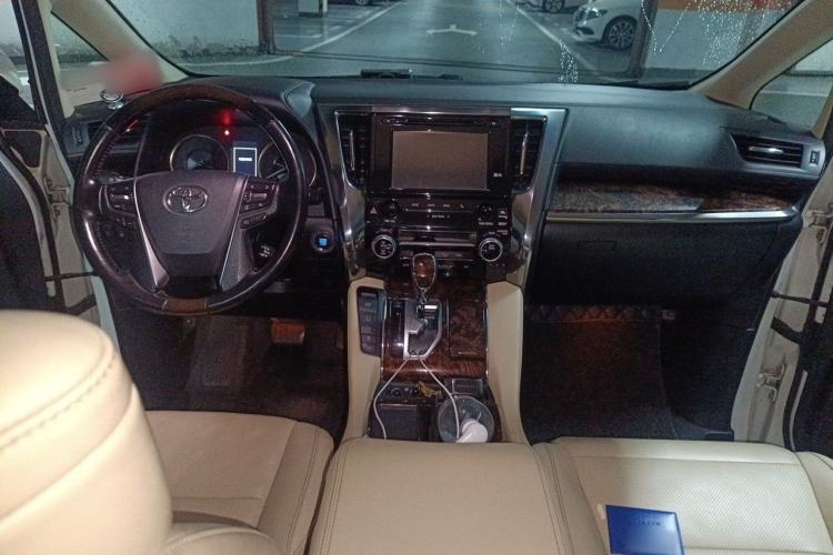 Used Toyota Alphard 2018 Revised Version 3.5L Luxury Edition Center Console