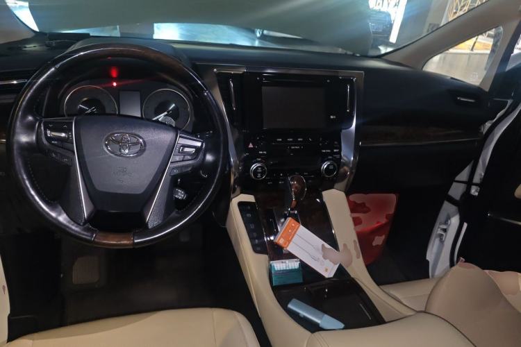 Used Toyota Alphard 2018 Revised Version 3.5L Luxury Edition Center Console