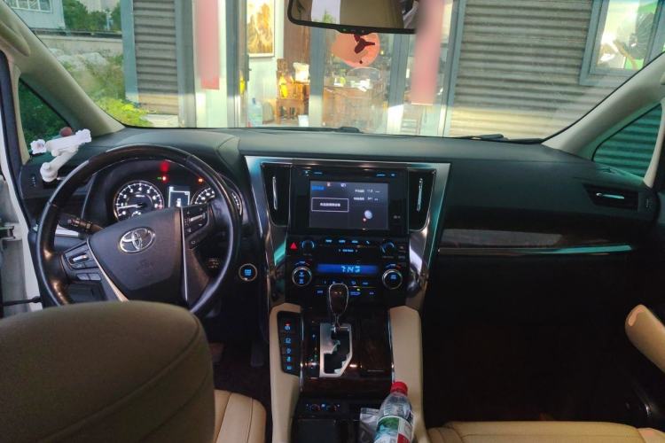 Used Toyota Alphard 2018 Revised Version 3.5L Luxury Edition Center Console