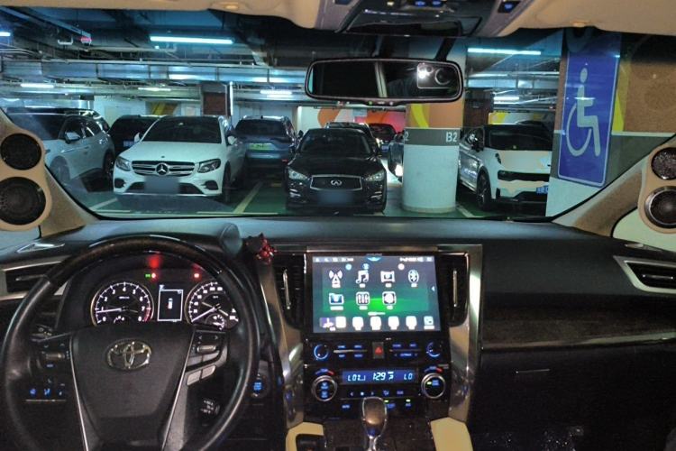 Used Toyota Alphard 2018 Revised Version 3.5L Premium Edition Center Console