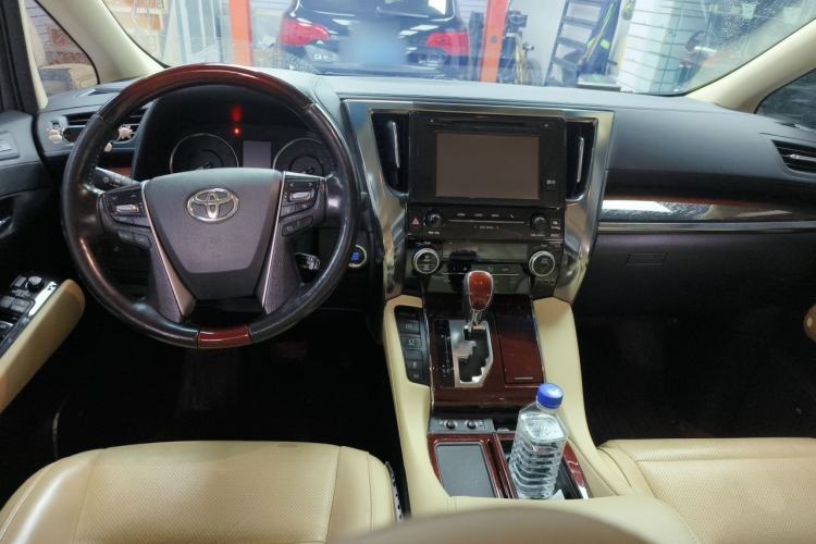 Used Toyota Alphard 2018 3.5L Luxury Edition Center Console