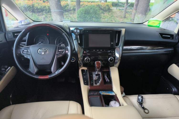 Used Toyota Alphard 2018 3.5L Luxury Edition Center Console