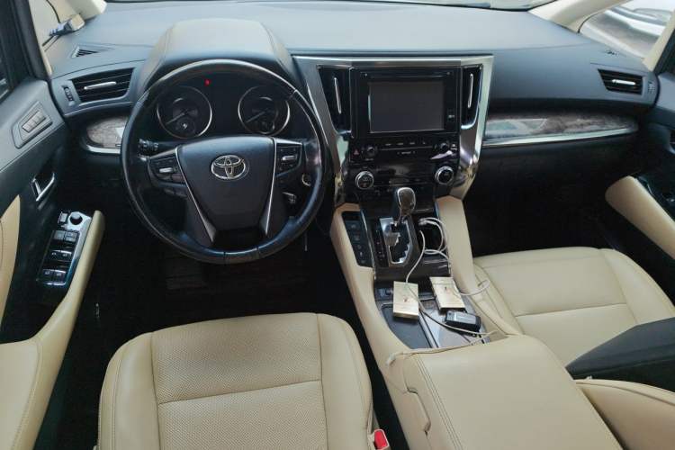 Used Toyota Alphard 2018 Revised Version 3.5L Premium Edition Center Console