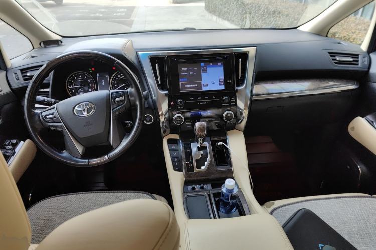 Used Toyota Alphard 2018 Revised Version 3.5L Premium Edition Center Console
