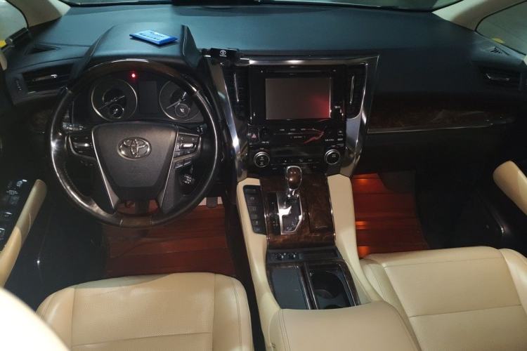 Used Toyota Alphard 2018 Revised Version 3.5L Luxury Edition Center Console