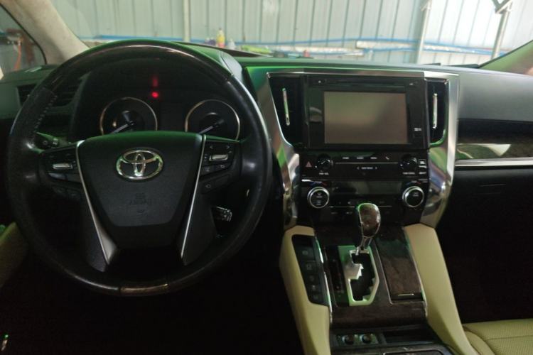 Used Toyota Alphard 2018 Revised Version 3.5L Premium Edition Center Console