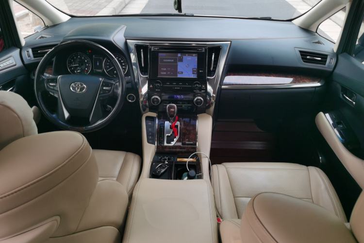 Used Toyota Alphard 2018 Revised Version 3.5L Luxury Edition Center Console