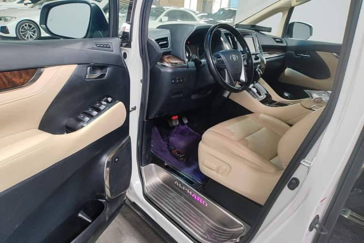 Used Toyota Alphard 2018 Revised Version 3.5L Luxury Edition Driver Seat