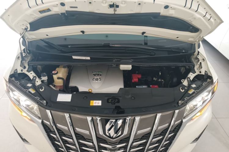 Used Toyota Alphard 2018 Revised Version 3.5L Premium Edition Engine Bay