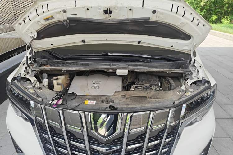 Used Toyota Alphard 2018 Revised Version 3.5L Premium Edition Engine Bay