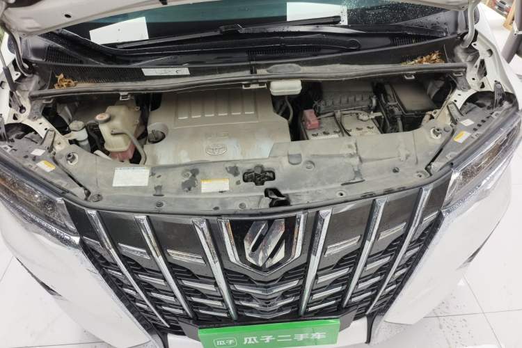 Used Toyota Alphard 2018 3.5L Luxury Edition Engine Bay