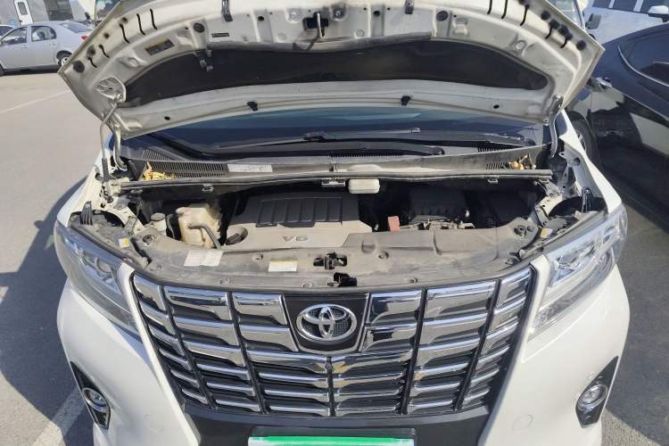 Used Toyota Alphard 2018 3.5L Luxury Edition Engine Bay