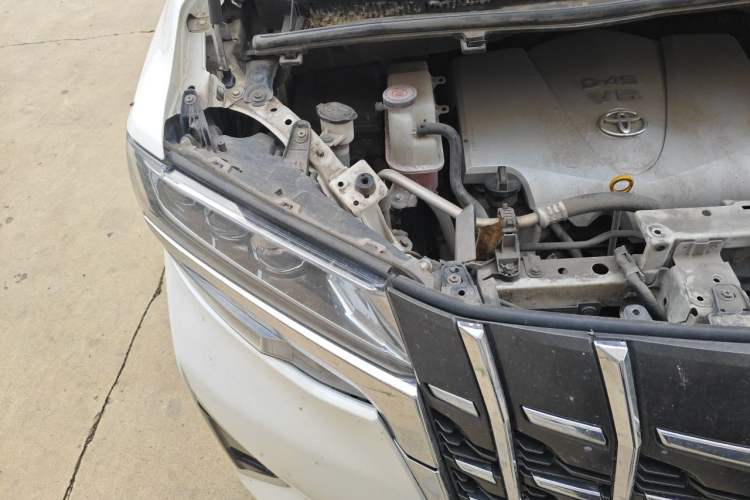 Used Toyota Alphard 2018 Revised Version 3.5L Premium Edition Engine Bay Right