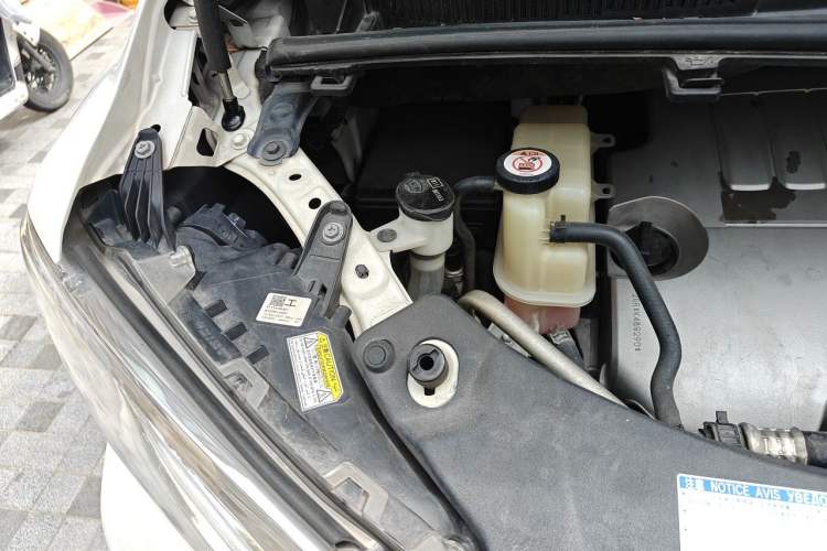 Used Toyota Alphard 2018 3.5L Luxury Edition Engine Bay Right