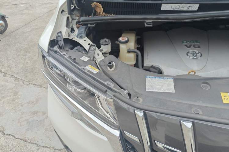 Used Toyota Alphard 2018 Revised Version 3.5L Premium Edition Engine Bay Right