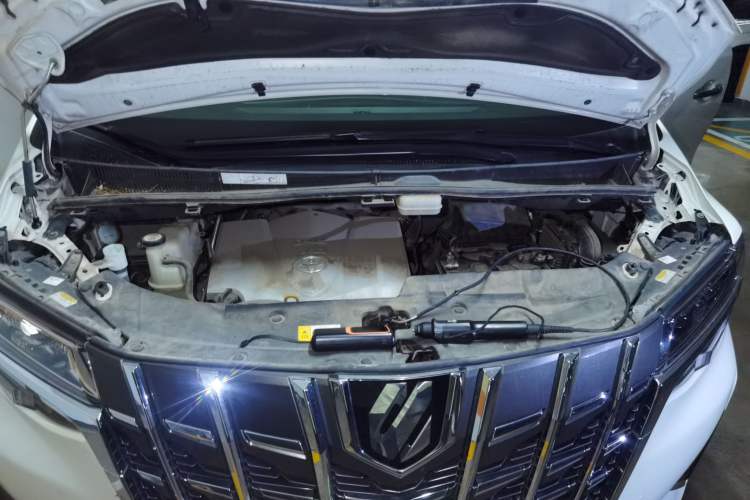Used Toyota Alphard 2018 Revised Version 3.5L Premium Edition Engine Bay