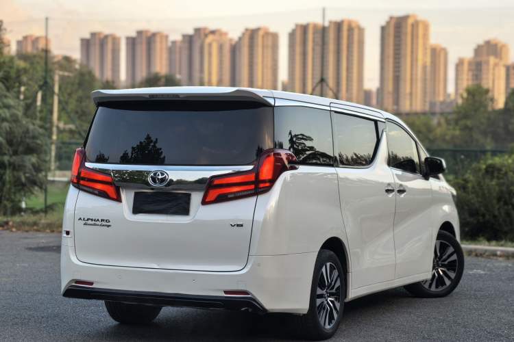 Used Toyota Alphard 2018 Revised Version 3.5L Premium Edition Exterior 2