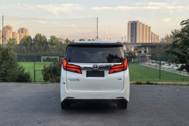 Used Toyota Alphard 2018 Revised Version 3.5L Premium Edition Exterior 3