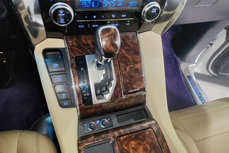 Used Toyota Alphard 2018 Revised Version 3.5L Luxury Edition Gear Lever