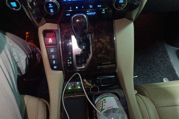 Used Toyota Alphard 2018 Revised Version 3.5L Luxury Edition Gear Lever