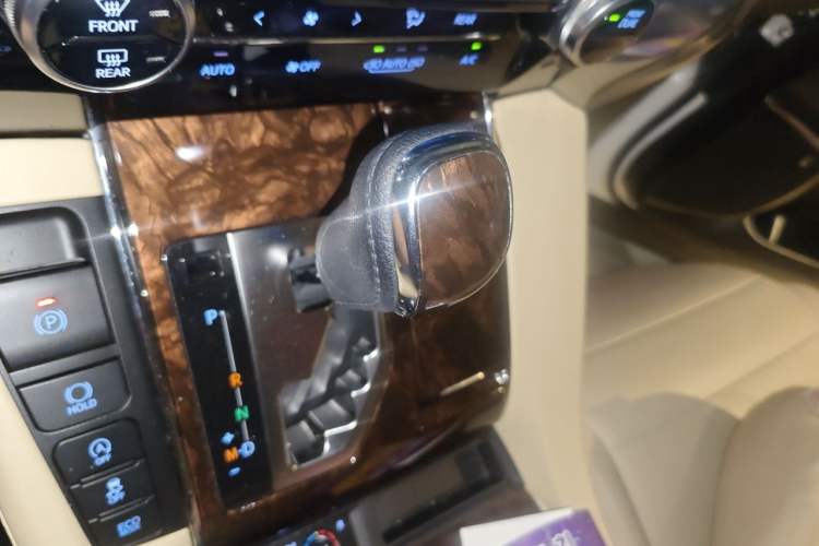 Used Toyota Alphard 2018 Revised Version 3.5L Luxury Edition Gear Lever