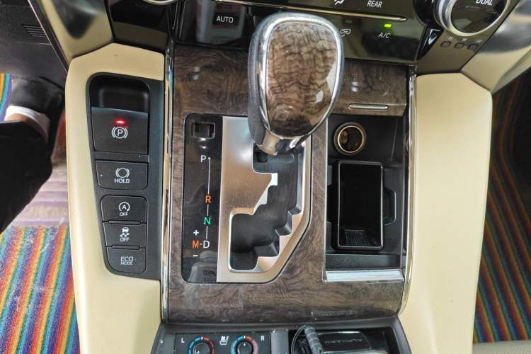 Used Toyota Alphard 2018 Revised Version 3.5L Premium Edition Gear Lever