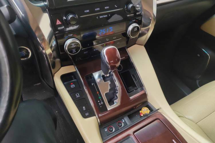 Used Toyota Alphard 2018 3.5L Luxury Edition Gear Lever