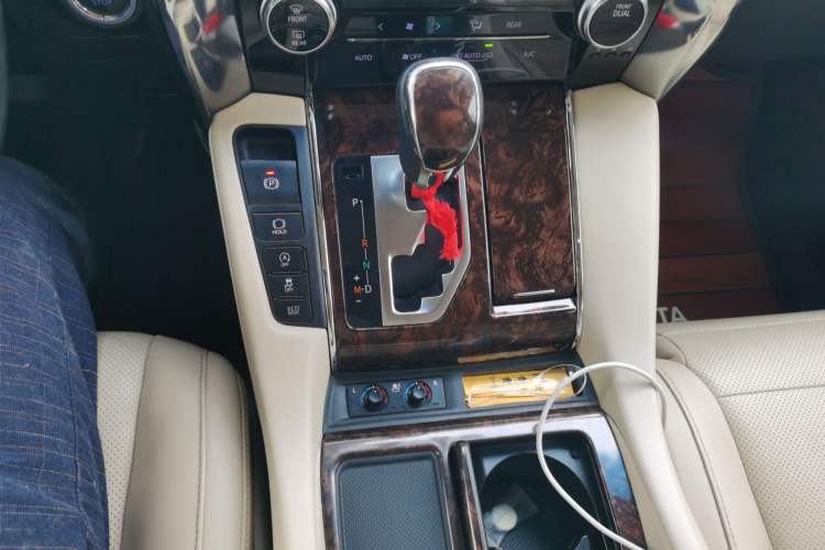 Used Toyota Alphard 2018 Revised Version 3.5L Luxury Edition Gear Lever