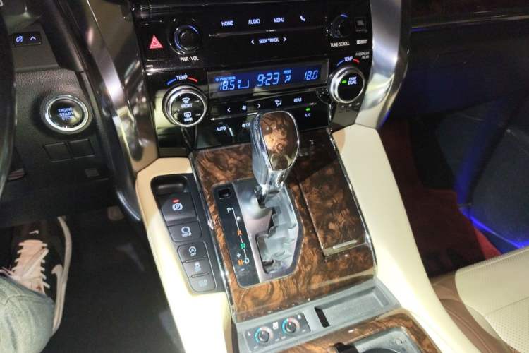 Used Toyota Alphard 2018 Revised Version 3.5L Luxury Edition Gear Lever