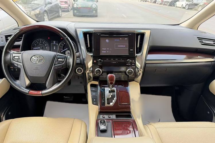 Used Toyota Alphard 2018 3.5L Luxury Edition Interior 1