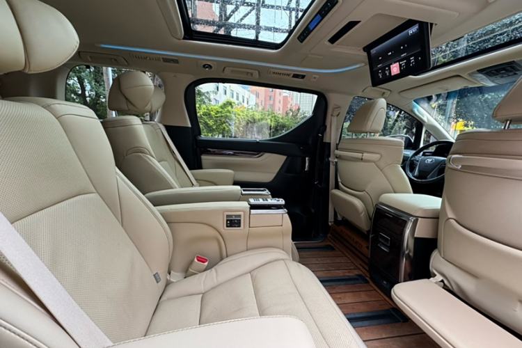 Used Toyota Alphard 2018 Revised Version 3.5L Luxury Edition Interior 1