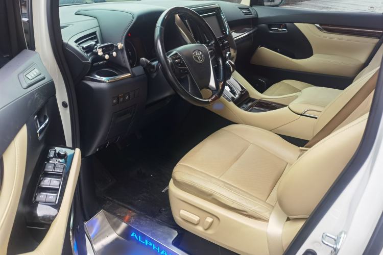 Used Toyota Alphard 2018 3.5L Luxury Edition Interior 1
