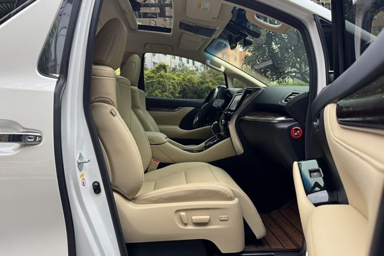Used Toyota Alphard 2018 Revised Version 3.5L Luxury Edition Interior 11