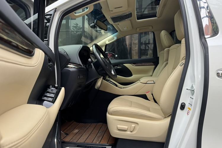 Used Toyota Alphard 2018 Revised Version 3.5L Luxury Edition Interior 13
