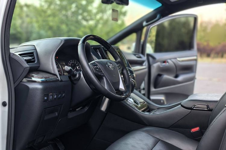 Used Toyota Alphard 2018 Revised Version 3.5L Premium Edition Interior 2