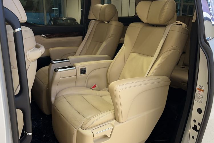 Used Toyota Alphard 2018 Revised Version 3.5L Luxury Edition Interior 2