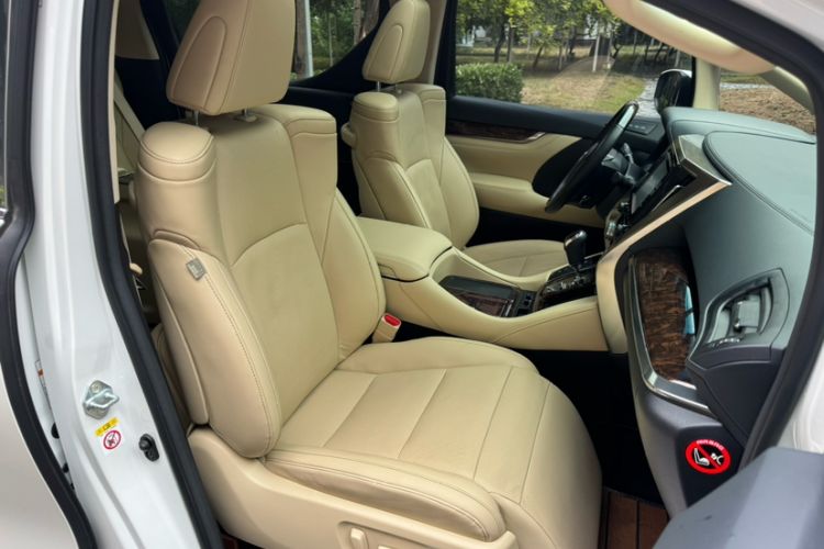 Used Toyota Alphard 2018 Revised Version 3.5L Luxury Edition Interior 2