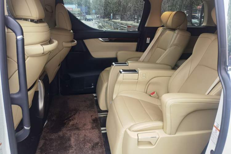 Used Toyota Alphard 2018 3.5L Luxury Edition Interior 2